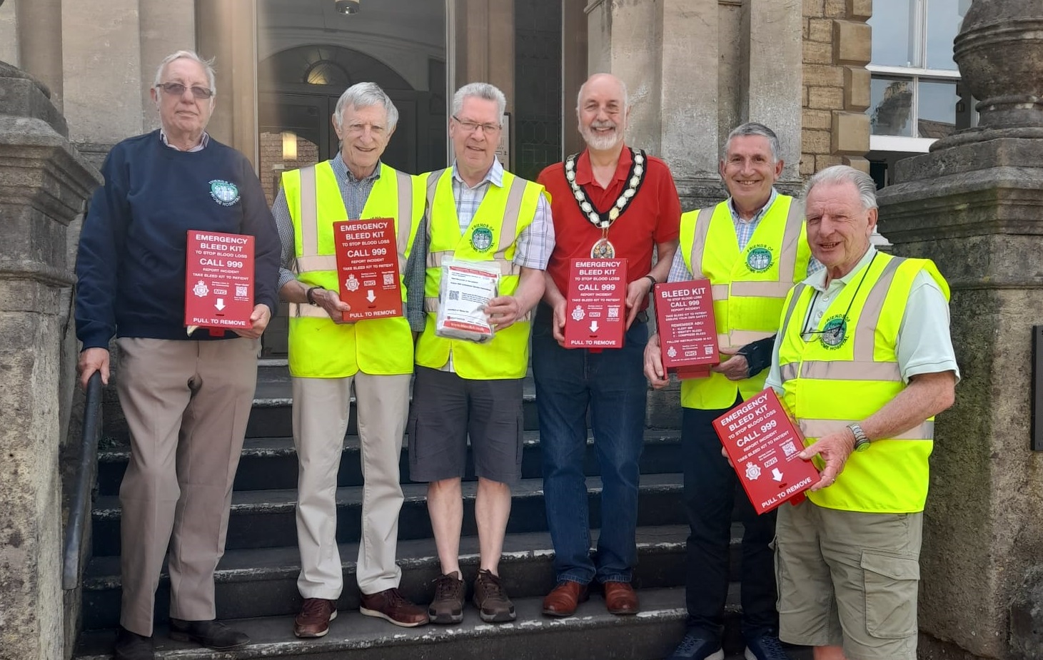 New bleed kits to be added to Frome’s defibrillator network - Frome ...